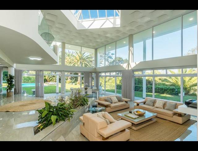 6 BEDROOM HOUSE FOR SALE IN CONSTANTIA